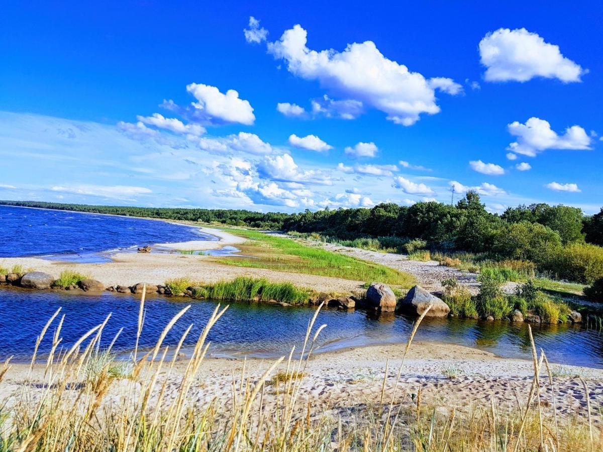 Kempings Stieres Un Majas Virtuve Upesgriva Buitenkant foto
