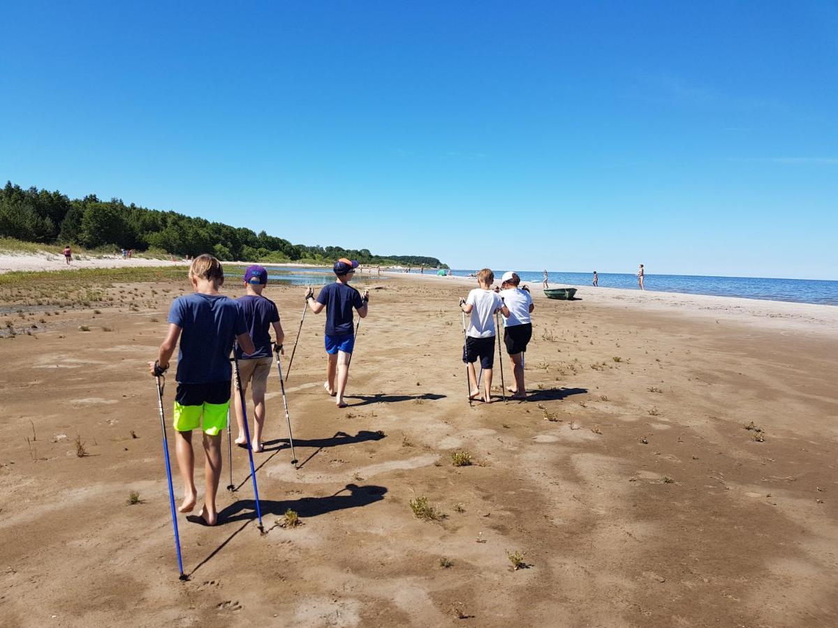 Kempings Stieres Un Majas Virtuve Upesgriva Buitenkant foto