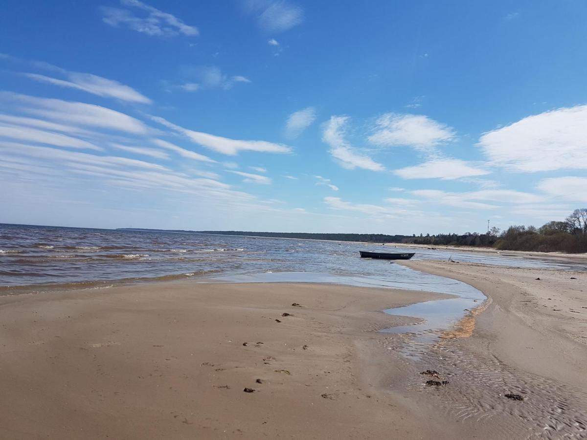 Kempings Stieres Un Majas Virtuve Upesgriva Buitenkant foto