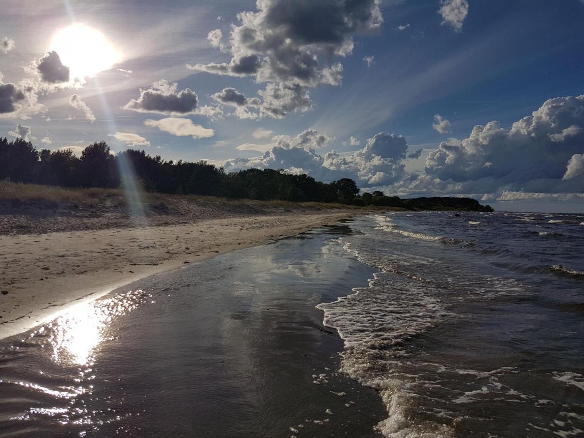 Kempings Stieres Un Majas Virtuve Upesgriva Buitenkant foto