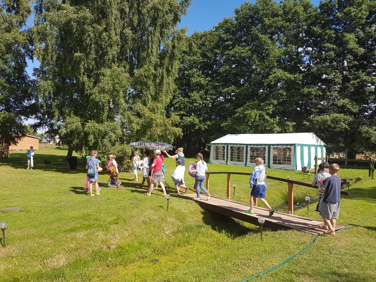 Kempings Stieres Un Majas Virtuve Upesgriva Buitenkant foto