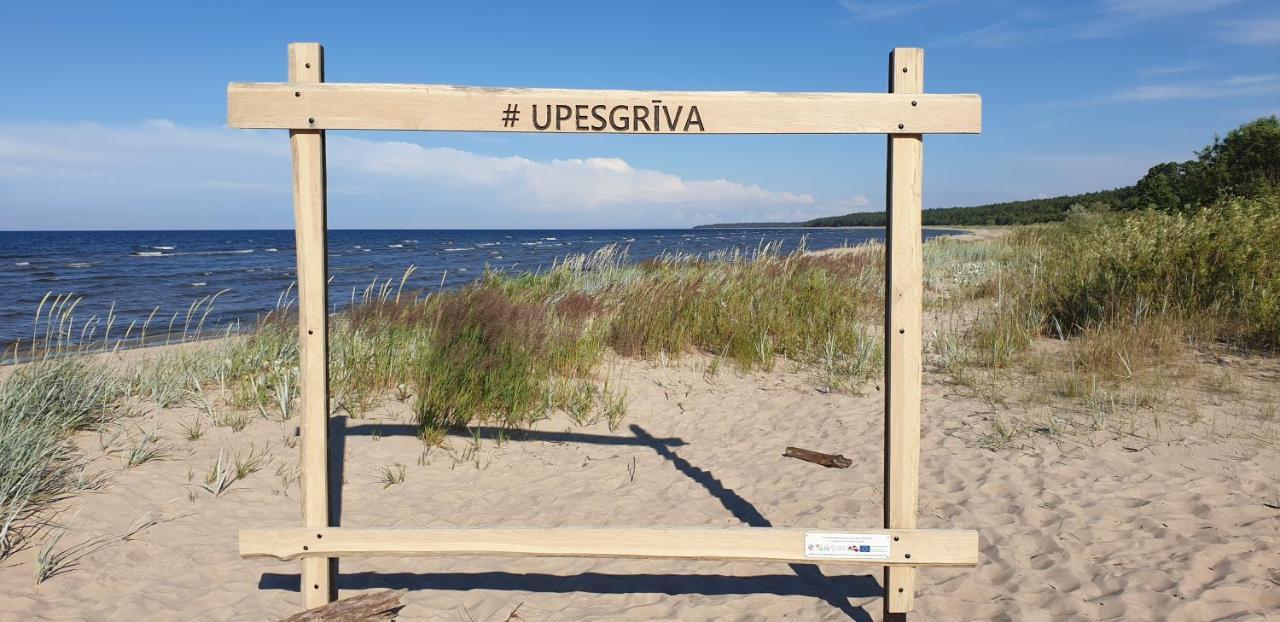 Kempings Stieres Un Majas Virtuve Upesgriva Buitenkant foto