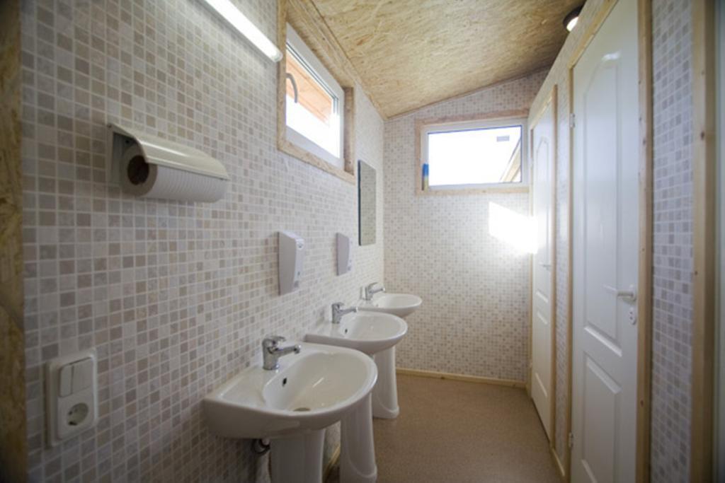 Kempings Stieres Un Majas Virtuve Upesgriva Buitenkant foto