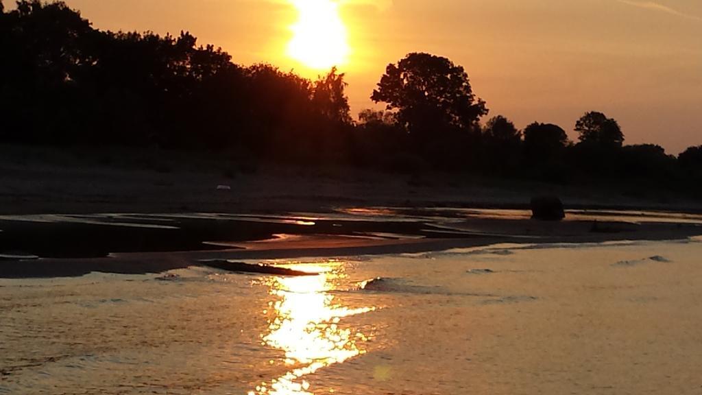 Kempings Stieres Un Majas Virtuve Upesgriva Buitenkant foto